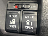 【両側パワースライドドア】スマートキーや運転席のスイッチで後席両側スライドドアの開閉が可能♪電動だから力を入れてドアを開ける必要が無く、小さなお子様でも簡単に開け閉めでき快適です♪