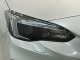 LEDヘッドライトは、点灯の瞬間から最大光量を発揮し、突然暗くなるトンネルなどでの安定感を高めます。