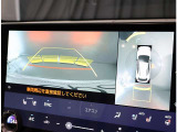 パノラミックビューモニター。車両を上から見たような映像を表示。運転席から目視しにくい車両周囲の状況をリアルタイムで確認できます。