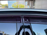 また、駐車スペース及び正面入り口にはキャノピーを設置し、雨天においても快適に顧客対応可能な設計となっています。