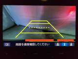 バックでの車庫入れも安心です! リアカメラが付いているバックモニター付のナビを装備しております。操作線もついており距離感も画面から確認できます。