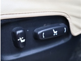 『1台』のお車に対して、3名体制で日々議論を重ね仕入れを行っております。