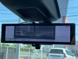 【 デジタルインナーミラー 】車両後方カメラの映像をミラーに映すことが出来ます! そのため、後席に人や荷物があって後方が見えづらい場合でもしっかり視界を確保することが出来ます!//