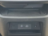 対象のスマホはワイヤレスで充電ができる機能も付いています。