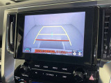 バックモニター付なので後退時に後方が見えるので安心。 車は構造上、死角がたくさんなので万が一を考えると必須ですね。 あくまで補助の為の装備、バックは目視で確認する事が重要ですよ。