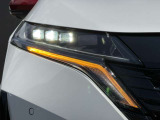 【LEDヘッドライト】とっても明るいLEDヘッドライトが装着されているので、夜の運転も明るく安全です。