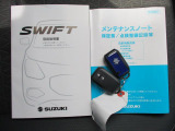 ブルーのスマートキーをセットでご用意しました。取扱説明書、メンテナンスノート付で安心。