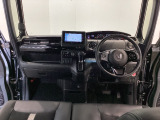 【前方視界】開放的な前方視界!運転がしやすく疲れにくいです♪窓が大きく、見通しがとっても良いおクルマですよ♪