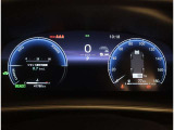 とっても見やすいメーターです。夜間時はラグジュアリーな気分にさせてくれる照明が魅力ですので、夜のドライブも楽しみになりますよ♪