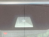 【ホンダセンシング】走行中に前方の車両等を認識し、衝突しそうな時は警報とブレーキで衝突回避と被害軽減をアシスト。より安全にドライブをお楽しみいただけます。