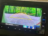 【バックカメラ】駐車時に後方がリアルタイム映像で確認できます。大型商業施設や立体駐車場での駐車時や、夜間のバック時に大活躍!運転スキルに関わらず、今や必須となった装備のひとつです!