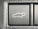 【パワーバックドア】スマートキーや運転席のボタンを押すだけでリアゲートが自動で開閉します!荷物を持っている時や、高い位置にあるバックドアを閉める際に便利な機能です♪