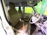 運転席シート廻りは使用感も少なく、良好な状態となっています。丁寧に使われていたことがよくわかりますね。