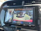 車を上からの見下ろした視点で駐車をサポートするパノラマモニターを搭載。運転席から確認しにくい車両周囲の状況を確認できます。