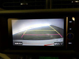車庫入れの強い味方。後退時の死角をチェックするために便利です。