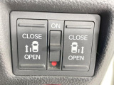 【両側パワースライドドア】スマートキーや運転席のスイッチで後席両側スライドドアの開閉が可能♪電動だから力を入れてドアを開ける必要が無く、小さなお子様でも簡単に開け閉めでき快適です♪