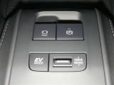 ネッツトヨタ静浜は&rdquo;キレイ&rdquo;にこだわっています。特設サービス工場で、新しく生まれ変わった車!内装・外装の徹底的な掃除、シートを外してニオイの元まで消臭・除菌、見えにくいエンジンルーム内もキレイ!