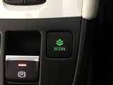 ★ECONスイッチ★ エコドライブを加速しよう!スイッチをONにすると、運転の仕方によるロスを抑え込み燃費をよくするようクルマが頑張ります(*^ー^*)燃費向上にチャレンジ♪