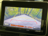 【バックカメラ】駐車時に後方がリアルタイム映像で確認できます。大型商業施設や立体駐車場での駐車時や、夜間のバック時に大活躍!運転スキルに関わらず、今や必須となった装備のひとつです!