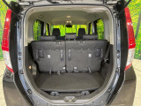 普段のお買い物や通勤、送迎等に十分な荷室スペースを確保しております。セカンドシートを倒すと、大きな荷物の積載も可能です♪