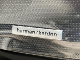 ●harman/kardonサウンドシステム:オーディオ専門メーカーが手掛けるプレミアムスピーカーを装備。多数のスピーカーから、音の粒立ちまで分かる高品質な音楽をお楽しみいただけます。