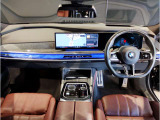 アウトバーンでの走行を見据えたBMWのブレーキシステムはもしもの時にもいち早くマシンを停止してくれます。