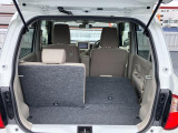 リヤシートも全車消毒済み。シートを倒すとゆったりとした室内空間に★レジャーにショッピングに大活躍!シートは左右別々に動くのでアレンジいろいろ!
