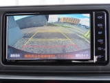 リアワイドカメラシステム!従来の視野に加えて、後方側方を約180&deg;まで見えるワイドビューと、後方を真上から見たような視野で駐車時などに便利なトップダウンビューの3つの視野があります!