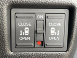 【両側パワースライドドア】スマートキーや運転席のスイッチで後席両側スライドドアの開閉が可能♪電動だから力を入れてドアを開ける必要が無く、小さなお子様でも簡単に開け閉めでき快適です♪