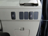 左側電動のスライドドアで楽々スムース!運転席からも開閉の操作もできます♪キーのスイッチひとつで自動開閉できる便利な機能もついてます♪