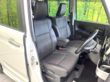 運転席シート廻りは使用感も少なく、良好な状態となっています。丁寧に使われていたことがよくわかりますね。