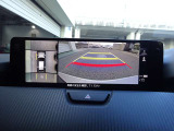 360&deg;ビューモニターでは前後左右4つのカメラ映像をさまざまな走行状況に応じて切り替えてセンターディスプレイに表示することで、駐車時や狭い道でのすれ違い時、見通しの悪い交差点進入時でも安心感を高めます