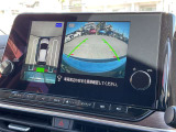 まるで真上から見ているような、視認性の良いアラウンドビューモニターです。駐車が苦手な方でもこれでらくらく駐車できますよ。