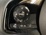 ステアリングスイッチがついていますので、オーディオのチャンネル変更、ボリューム、ジャンル変更が操作可能です。ハンドルから手を離さず安全に操作できます。