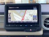 8インチ純正ナビを装備しております。