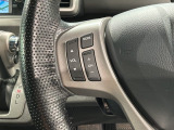 ステアリングにオーディオ操作スイッチが付いています。オーディオ画面に直接タッチしなくても操作が出来ますので、運転に集中できます。