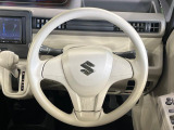 インテリアに合わせたデザインのステアリングは、運転される方のことも考え、運転しやすい形状、大きさです。是非一度、実際に触ってお確かめください。