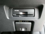 純正ETC2.0付 料金所もスムーズに通れ、割引料金の適用もあります。ビルトインできれいに収まっており、見た目もスマートです。