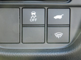 パワーテールゲートのボタンです。運転席からの操作やゲート下部にあるボタンでも閉めることができます。