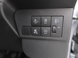 先進技術によってさらに進化した【スマートアシスト】が毎日の運転で感じる不安や緊張を減らし、ヒヤッとするシ-ンを未然に防ぐためにサポ-トします!
