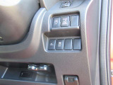 エマージェンシーブレーキシステムの一部機能を操作するスイッチやパワースライドドアのスイッチも運転席側インパネのこの位置に集約されています。ETCもその下部に備わります