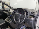 見通しのよいすっきりとした視界で、誰でも運転しやすいです。運転のしやすさは疲れにくさにも繋がりますよ♪