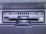 【ETC車載器】カードを挿すだけでゲートをスルー。利用には車両情報を登録する「セットアップ」が別途必要です。