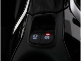 電動パーキングブレーキを搭載。スイッチ操作でパーキングブレーキを作動・解除することが可能ですので、操作の力が不要ですよ♪