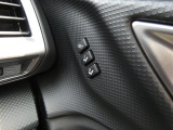 運転席はシートメモリー機能が付いているので、自分以外の人がシートを動かしても、ボタン一つでセットした位置に戻せます。