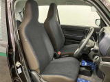 【フロントシート】さまざまな体格の方が快適に運転ができるよう配慮したシートになっております。
