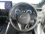 ステアリングから手を離さず、運転に集中したままオーディオ等の操作や安全装置の設定などが行えます。