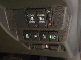 【両側電動スライドドア】リモコンや運転席のスイッチ操作のほか、ドアハンドルを少し引くだけでリアドアが自動開閉します♪