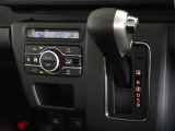 車内を快適に、オートエアコンを装備しています。