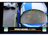 バックギアに入れるとバックカメラの映像がナビに映ります。障害物までの距離もわかりやすいです。